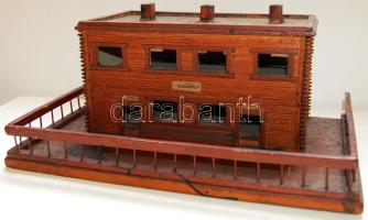 Régi fából készült nagyméretű 38x19cm Pajtás pályaudvari makett