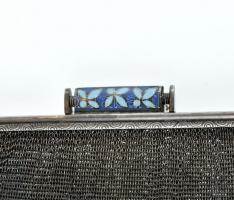 Ezüst (Ag) Színházi táska, zománc díszítéssel. Jelzett. Jó állapotú. bruttó: 129,9 g, táska mérete: ...