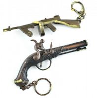 2 db tűzfegyvert formázó kulcstartó, egyik elsüthető 12 cm