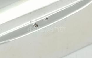 Ezüst (Ag) díszdoboz, fa betéttel. Jelzett. Jó állapotú. bruttó: 679 g, 16x14x5,5 cm