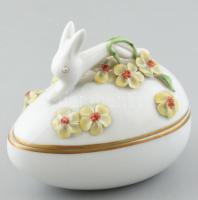 Herendi nyuszis porcelán tojás plasztikus virágokkal. Kézzel festett, jelzett, hibátlan, 11x7x10 cm