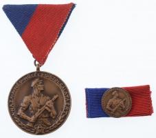 ~1960-1970. Munkásőr Br kitüntetés, mellszalagon, miniatűrrel szalagsávon, eredeti dísztokban T:1-