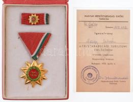 1970. "Felszabadulási Jubileumi Emlékérem" aranyozott, zománcozott Br kitüntetés mellszala...
