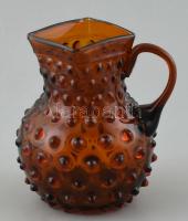 Borostyán színű bütykös kancsó. Szakított hutaüveg Csorbákkal. XIX. század. m: 12,5 cm