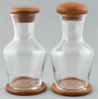 2 db üveg vizeskancsó (fül nélküli), fa dugóval és alátéttel, jó állapotban, m: 20 cm