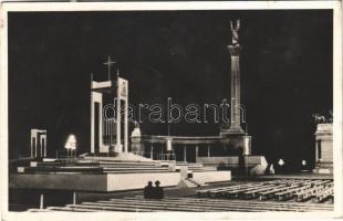 1939 Budapest XIV. XXVIII. Országos Katolikus Nagygyűlés oltára a Hősök terén. Bardon Alfréd okl. építészmérnök műve (fl)
