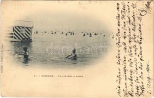 1900 Oostende, Ostende; On apprend a nager / beach, bathers (EK)