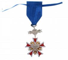 Lengyelország 1992. A Lengyel Köztársasági Érdemrend Lovagkeresztje mellszalagon, eredeti tokban T:1 Poland 1992. Knights Cross of the Order of Merit of the Republic of Poland on ribbon, with original case C:UNC