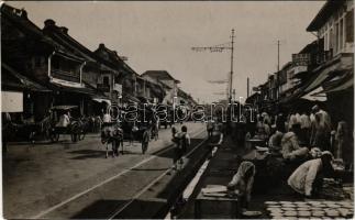 1933 Jakarta, Batavia; street view with market vendors, Coiffeur Boen Pin & Co., Toko Nio Tong King, shops. photo (EK)