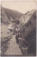 1922 Comarnic, Komarnik; accident feroviar / beszakadt vasúti híd a leesett vonatszerelvényekkel / collapsed railway bridge with fallen train. Heumann & Daniel Fotograf Sinaia, photo