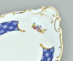 Zsolnay Marie Antoinette süteményes készlet, 1 db tál 43x16cm, 6 db tányér d: 16 cm, matricás, jelze...