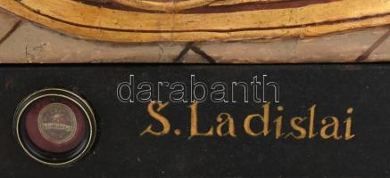 Szent István király és Szent László király relief a királyok csontereklyéivel.
Szent István és Szen...