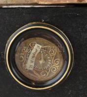 Szent István király és Szent László király relief a királyok csontereklyéivel.
Szent István és Szen...