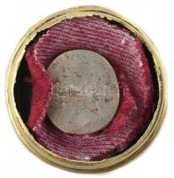 Szent István király és Szent László király relief a királyok csontereklyéivel.
Szent István és Szen...