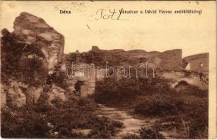 1913 Déva, Várudvar a Dávid Ferenc emlékfülkével / castle yard with monument (EK)