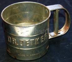 Dr. Oetker nevével jelzett alumínium porcukorszóró