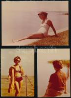 cca 1965 Balatoni színes emlékképek, vélhetően otthoni kidolgozás a hátoldalon látható szűrőkombinációkból következtetve, a hazai színes papírkép kidolgozás egyik korai lelete, 9 db vintage fotó, 18x13 cm és 13x8,8 cm között