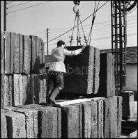 cca 1960-as évek, Kotnyek Antal (1921-1990) budapesti fotóriporter hagyatékából 13 db vintage NEGATÍ...