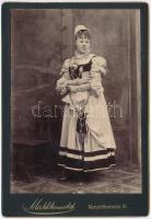 cca 1885 Bécs, Mahlknecht fényképész műtermében készült keményhátú vintage fotó, 15,5x10,7 cm