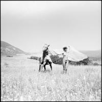 cca 1979 A királyfi mindig lóháton érkezik, a bugyi nélkül várakozó lányokhoz, Menesdorfer Lajos (19...