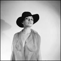 cca 1990 Kalapok és napernyők védelmében, Menesdorfer Lajos (1941-2005) budapesti fotóművész hagyaté...