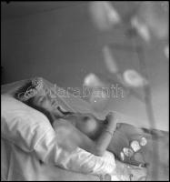 Lányok, asszonyok a kamera előtt, Menesdorfer Lajos (1941-2005) budapesti fotóművész hagyatékából, 1...