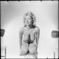 Lányok, asszonyok a kamera előtt, Menesdorfer Lajos (1941-2005) budapesti fotóművész hagyatékából, 1...