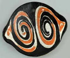 Gorka Lívia (1925 - 2011): Halas tálka. Fekete, narancs, fehér mázakkal festett kerámia, hajszálrepedéssel. Jelzett: GL 17x15 cm