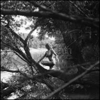 cca 1979 Honnan jöttünk, hová megyünk? Menesdorfer Lajos (1941-2005) budapesti fotóművész hagyatékáb...