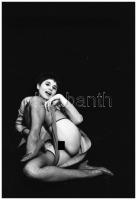 cca 1977 Kicsi bugyi, nagy remények, szolidan erotikus felvételek, 4 db vintage NEGATÍV, 36x24 mm