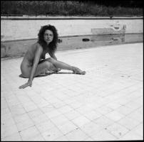 cca 1989 Száraz medencében, fényözönben lubickolva, Menesdorfer Lajos (1941-2005) budapesti fotóművé...