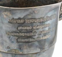 Magyar Tenisszövetség örökös vándordíja Magyarország ifjúsági fiú csapatbajnokának. 1946-1979 évek b...