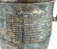 Magyar Tenisszövetség örökös vándordíja Magyarország ifjúsági fiú csapatbajnokának. 1946-1979 évek b...