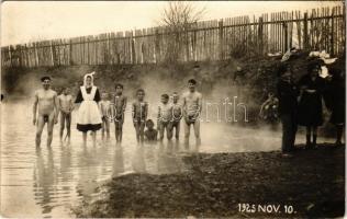 1925 Hajdúszoboszló, fürdőző meztelen fiúk november 10-én. Petrány fényképész, photo