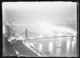 cca 1932 Budapest, az Erzsébet híd éjjel és nappal, 2 db vintage NEGATÍV üveglemez Kinszki Imre (190...