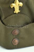 1930-1940 Hungária cserkészcsapat 2 db cserkész sapka sapkajelvényekkel + 2 db cserkész kendő. / Hun...
