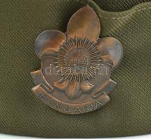1930-1940 Hungária cserkészcsapat 2 db cserkész sapka sapkajelvényekkel + 2 db cserkész kendő. / Hun...