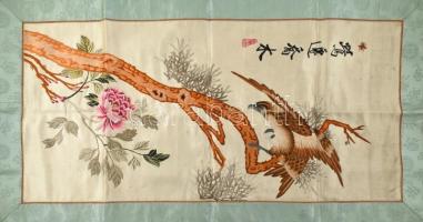 XX: sz. eleje. Kínai, hímzett selyem falikép, kézzel festett, jelzett. / Chinese embroidered silk picture. Signed. 44x90 cm
