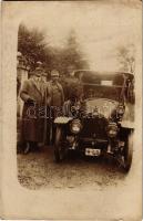 1916 Kövesd, Cuiesd; K.u.k. katonák egy régi Opel autóval / Hungarian soldiers with a vintage Opel automobile. photo (EK)