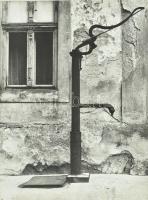 cca 1968 Nagy Ottó Sándor (1927-2013) székesfehérvári fotóművész hagyatékából jelzés nélküli vintage fotóművészeti alkotás (Kút), kasírozva, alján kisebb kopásnyomokkal, 39,5x29,7 cm