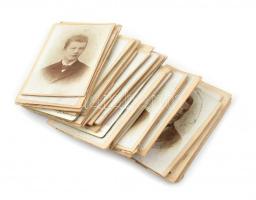 1894 Dohnányi Ernő (1877-1960) pozsonyi középiskolai tablóképei. Az ő és osztálytársak fényképei egyenként 27 db vizitkártya méretű fotó