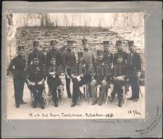 1913 Bosznia-Hercegoniva, Bilek, katonai csoportkép, 19x24,5 cm, karton 24x28 cm / Bosnia and Herzegovina, Bilek, group photo with soldiers on cardboard