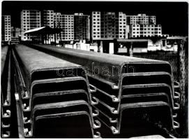 cca 1974 Gebhardt György (1910-1993) budapesti fotóművész hagyatékából, feliratozott vintage fotóművészeti alkotás (Acél és beton), 29x39,3 cm