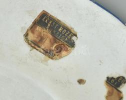 Poszthabán borbélytál. Színesen festett ónmázas kerámia. Sérült, restaurált. Jelzés nélkül. Alján Er...