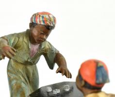 Perzsaszőnyegen kockázó arab gyermekek. Öntött, patinázott és kézzel festett bécsi bronz. Korának me...