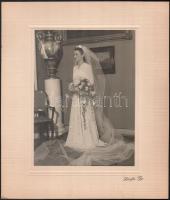 cca 1938 Budapesti lakásban készült menyasszonyi felvétel, Schäffer Gyula fényképész vintage fotója, 22,8x17 cm, karton 33x28 cm