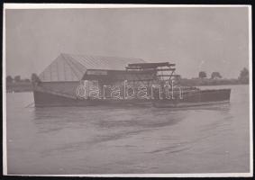 cca 1930 Dunai hajómalom, hátoldalán feliratozott fotó, 8x5,5 cm / mill