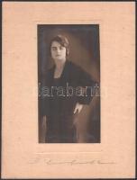 cca 1928 Budapest, DElse modern fotóművészeti műteremben készült vintage fotó, 22x11,5 cm, karton 32,5x25 cm