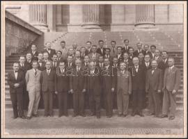 1939 Budapest, a rádió munkatársai, Knöpfler Gyula fényképész felvétele, vintage fotó, 17,5x23,5 cm,...