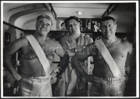 1965 Tilos a szerelem című magyar filmről 7 db produkciós filmfotó Pánczél György (1920-?) filmtörté...